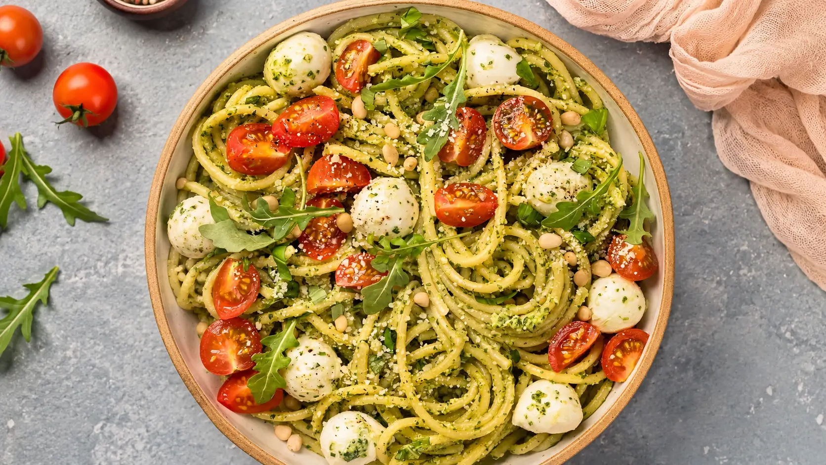 Pesto pasta with mozzarella and tomatoes
